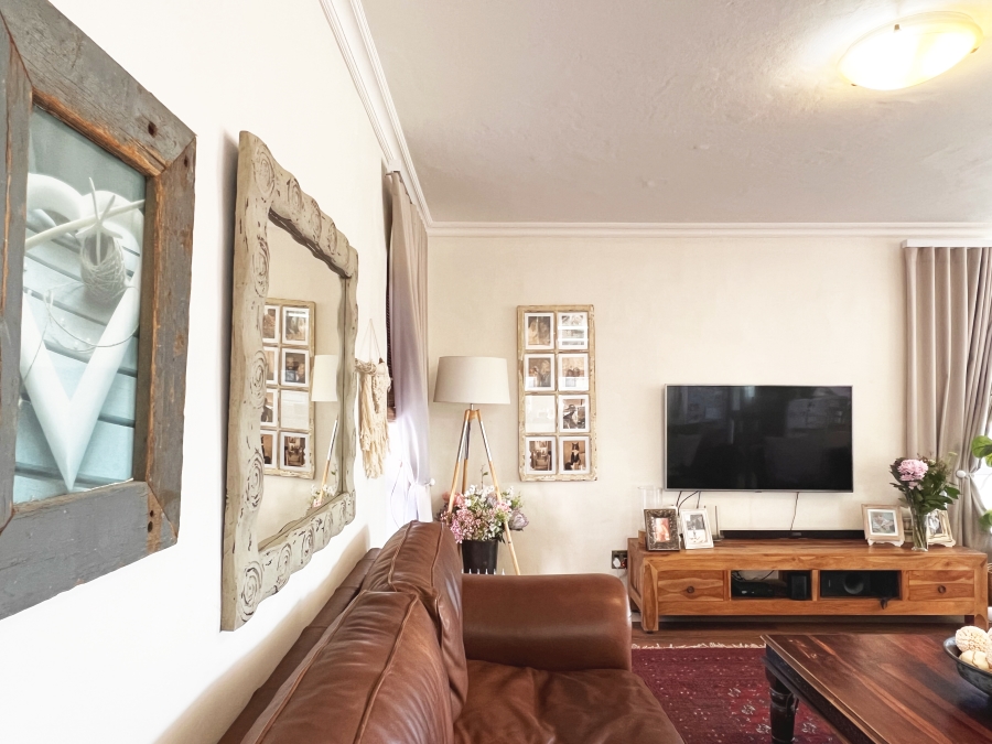 4 Bedroom Property for Sale in Calypso Beach Western Cape
